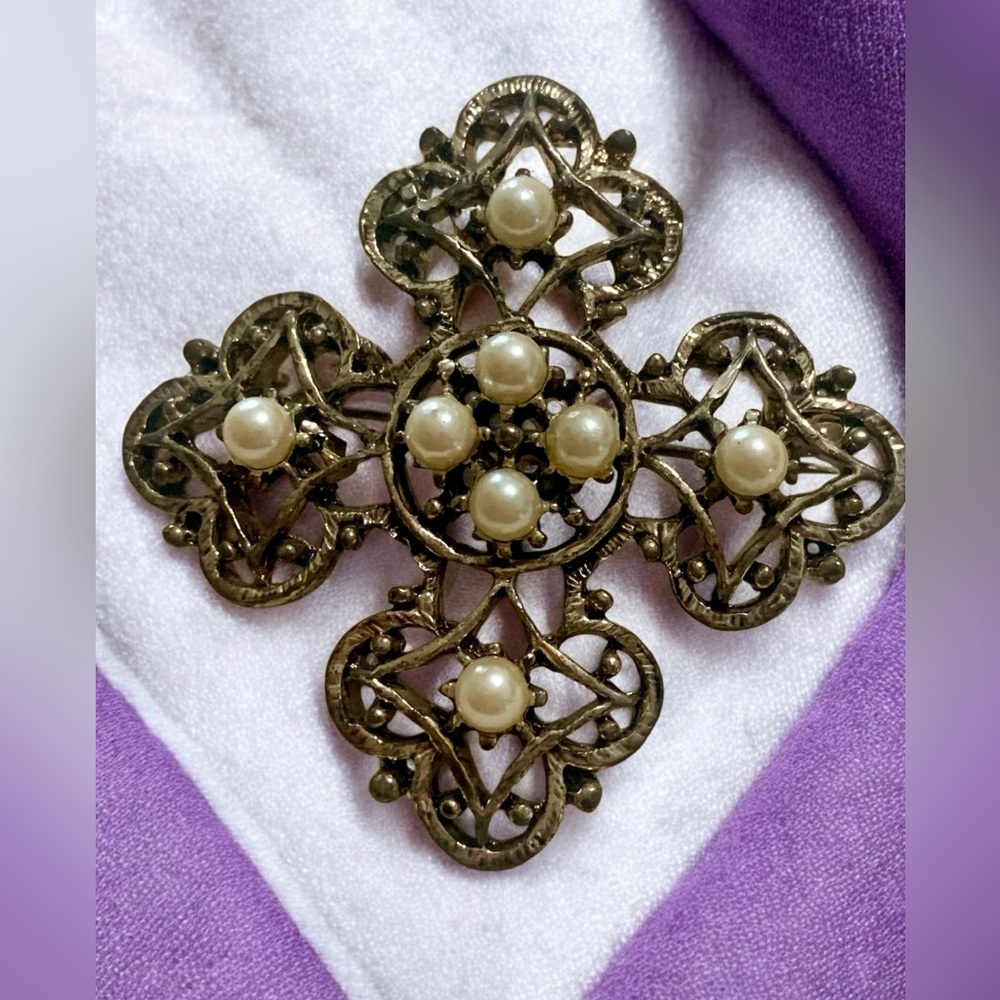 Vintage Maltese Cross - Faux Pearls Brooch Pin